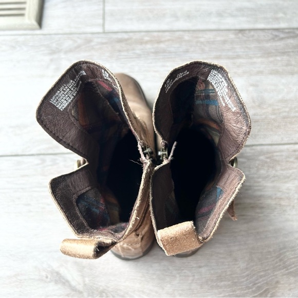 Born Leandra Gray Distressed Leather Boots Side Zip - Picture 11 of 13